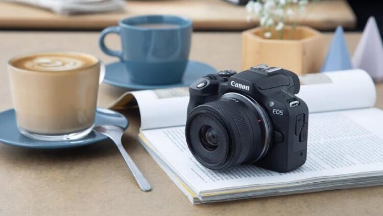Canon Hadirkan EOS R100 Mirrorless untuk Para Fotografer Pemula 1 Canon EOS R100. (dok. Datascript)