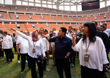 Erick Thohir cek kesiapan Jakarta Internasional Stadium. (dok. PSSI)