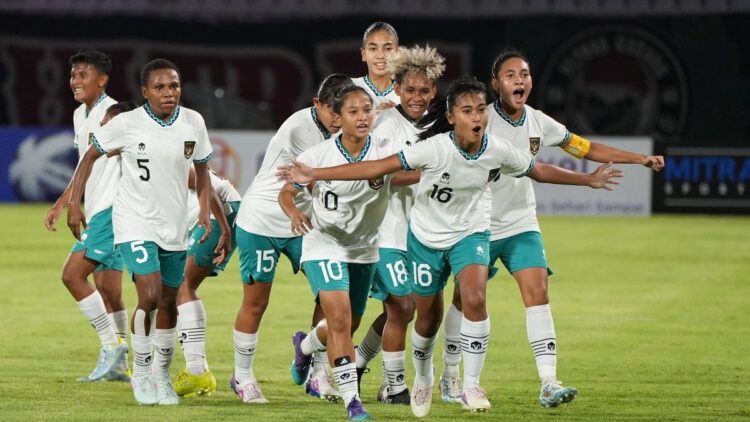 Pemain Timnas Indonesia U-19 wanita Armelia Nur Sava Zada (nomor punggung 16) melakukan selebrasi usai mencetak gol ke gawang lawan. (Foto: Dok. PSSI)