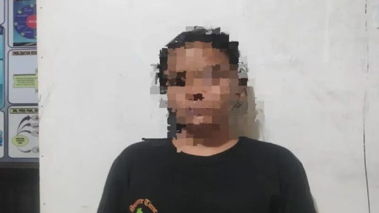 Ibu Muda di Solok Diciduk Bawa Narkoba di Dalam Mobil 1 Salah seorang pelaku penyalahgunaan narkoba saat ditangkap Polres Solok, Sumbar (ANTARA/HO-Humas Polres Solok)