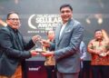 President Director and CEO Indosat Ooredoo Hutchison, Vikram Sinha, meraih CEO of the Year di ajang Selular Award 2023. (Foto: Dok. IOH)