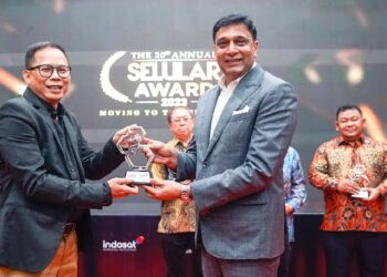 Bawa Indosat Bertumbuh untuk Memberdayakan Indonesia, Vikram Sinha Meraih CEO of The Year 2023 13 President Director and CEO Indosat Ooredoo Hutchison, Vikram Sinha, meraih CEO of the Year di ajang Selular Award 2023. (Foto: Dok. IOH)
