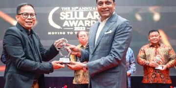 Bawa Indosat Bertumbuh untuk Memberdayakan Indonesia, Vikram Sinha Meraih CEO of The Year 2023 8 President Director and CEO Indosat Ooredoo Hutchison, Vikram Sinha, meraih CEO of the Year di ajang Selular Award 2023. (Foto: Dok. IOH)