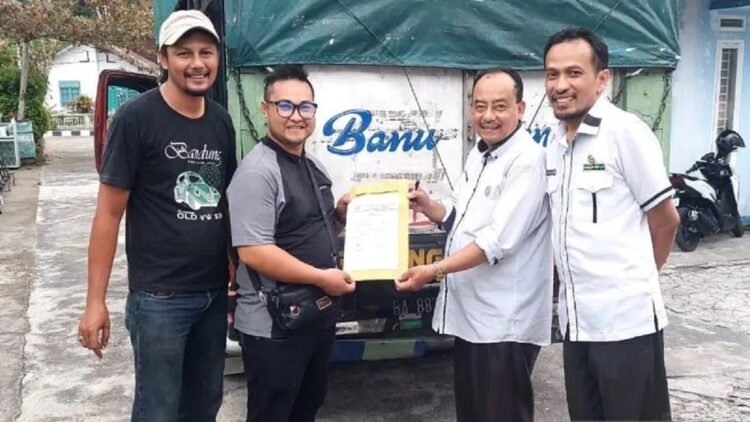 Serah terima pendistribusian air zamzam milik jamaah haji asal Sumbar. ANTARA/HO-Dokumentasi pribadi