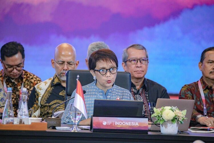 Berkontribusi Memelihara Perdamaian, Indonesia Ingatkan ASEAN Bahaya Senjata Nuklir 1 Menteri Luar Negeri (Menlu) RI Retno Marsudi, dalam Pembukaan Pertemuan Komisi Area Bebas Senjata Nuklir Asia Tenggara (SEANFWZ) di Hotel Shangri-La, Jakarta Pusat, Selasa (11/7/2023). (Foto: InfoPublik/Agus Siswanto)