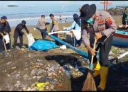 Polsek Koto Tangah Libatkan Pelajar Dan Mahasiswa Bersihkan Sampah di Sepanjang Pantai