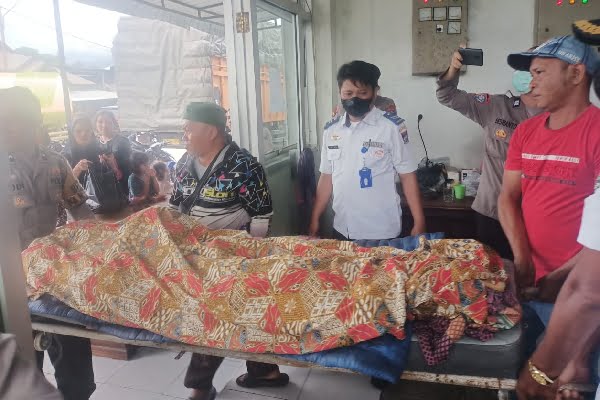ASN Pemko Padang Ditemukan Meninggal di Terminal Truk, Mulut Keluarkan Darah 1 ASN Pemko Padang ditemukan meninggal dunia. (Foto: Dok. Polsek Lubuk Kilangan)