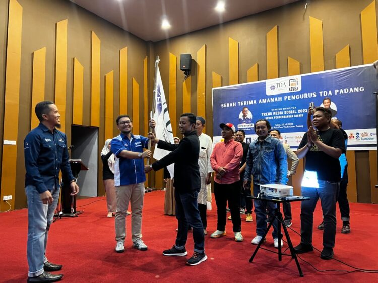 Gelar Serah Terima Pengurus, TDA Padang Bertekad Bawa Bisnis Anggota Naik Level 1 IMG 20230723 WA0000