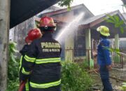 Damkar Padang Padamkan Rumah Pensiunan Guru yang Nyaris Hangus Terbakar