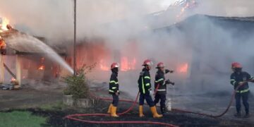 Kebakaran di eks pabrik tekstil PT Sumatex Subur pada Kamis (27/7/2023) sore. (Foto: Dok. Dinas Damkar)