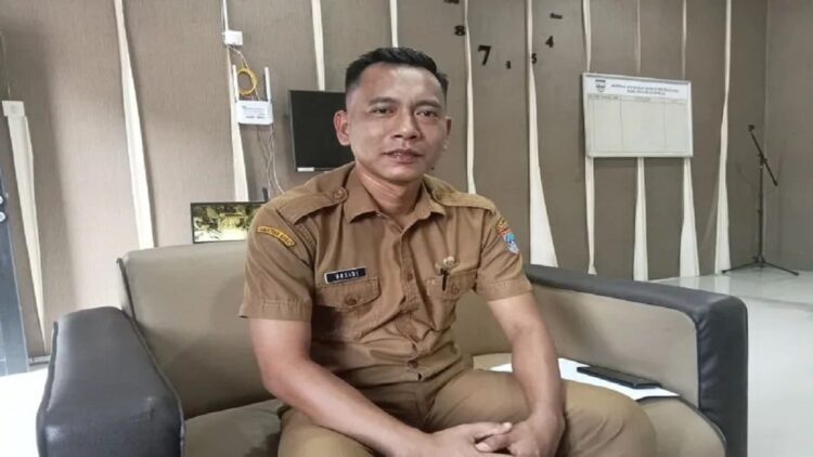 9 Parpol di Pasbar Terima Bantuan Keuangan Senilai Rp646 Juta 1 Kepala Bidang Politik Dalam Negeri dan Ormas Badan Kesbangpol Pasaman Barat Rosidi menjelaskan bantuan keuangan untuk partai politik di daerah itu, Senin (10/7/2023). Antara/Altas Maulana).