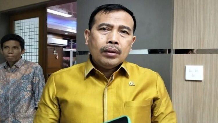 Anak Didik Belum Diterima di Sekolah Negeri, Ombudsman Sarankan Masuk Sekolah Swasta 1 Ketua Ombudsman RI Mokhammad Najih saat diwawancarai awak media massa di Padang, Kamis, (20/7/2023). (ANTARA/Muhammad Zulfikar)