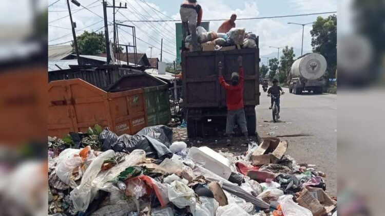 DLH Padang: Banyak TPS yang Tak Terintegrasi dengan Sistem Pengelolaan Sampah 1 Ilustrasi. Banyak TPS liar di Padang. (Foto: Dok. Istimewa)