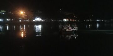 Tim SAR Gabungan menyisir kawasan Muaro Padang pasca kabar seorang pria mengambang pada Kamis (27/7/2023) malam. (Foto: Dok. Radarsumbar.com/Muhammad Aidil)