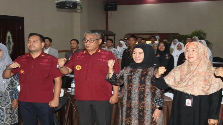 Imigrasi Agam Ungkap TKI jadi Korban TPPO karena Pengaruh Ekonomi 1 Imigrasi Agam, Sumbar menggelar sosialisasi penindakan dan antisipasi TPPO di Bukittinggi (Antara/Al Fatah)