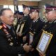 Kapolda Sumbar beri penghargaan personel di Hari Bhayangkara ke-77. (dok. Bidhumas)