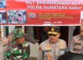 Peduli Personel, Kapolda Sumbar Anjangsana Bedah Rumah di Padang 5 Kapolda Sumbar Irjen Pol Suharyono diwawancarai wartawan saat mengecek bedah rumah personilnya. (dok. Bidhumas)