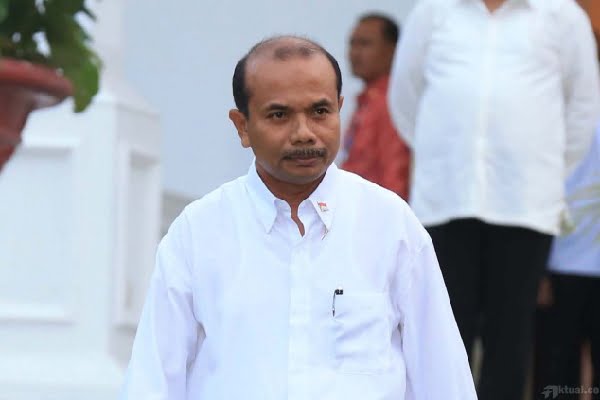 Andrinof Chaniago: Pantai Sungai Nyalo Pessel Lokasi Premium Nikmati Sunset di Indonesia 1 Tokoh Nasional asal Sumbar, Andrinof Chaniago. (Foto: Dok. Istimewa)