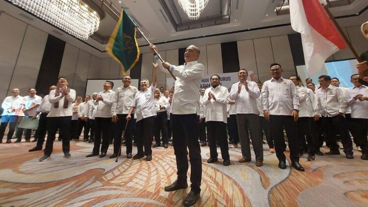 Kadin Sumbar Diminta Jadi Penguat Momentum Kebangkitan Dunia Usaha 1 Pelantikan pengurusan Kadin Sumbar. (dok. istimewa)