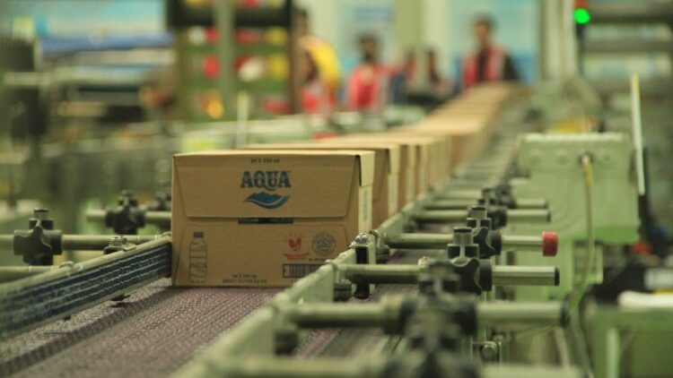 Aqua Diduga Tak Gunakan Air Pegunungan, BPKN Turun Tangan 1 Pengemasan Botol AQUA di Pabrik Ciherang. (dok. Danone-AQUA)