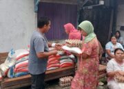 Usai Nasi Bungkus, Rachmad Wijaya Bantu Beras dan Telur untuk Korban Banjir di Padang Timur