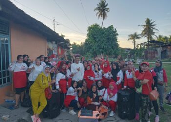 Rachmad Wijaya Senam dan Berbagi Sembako di Seberang Padang