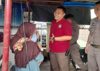 Satpol PP Padang beri arahan pedagang yang berjualan di fasum. (dok. Satpol PP Padang)