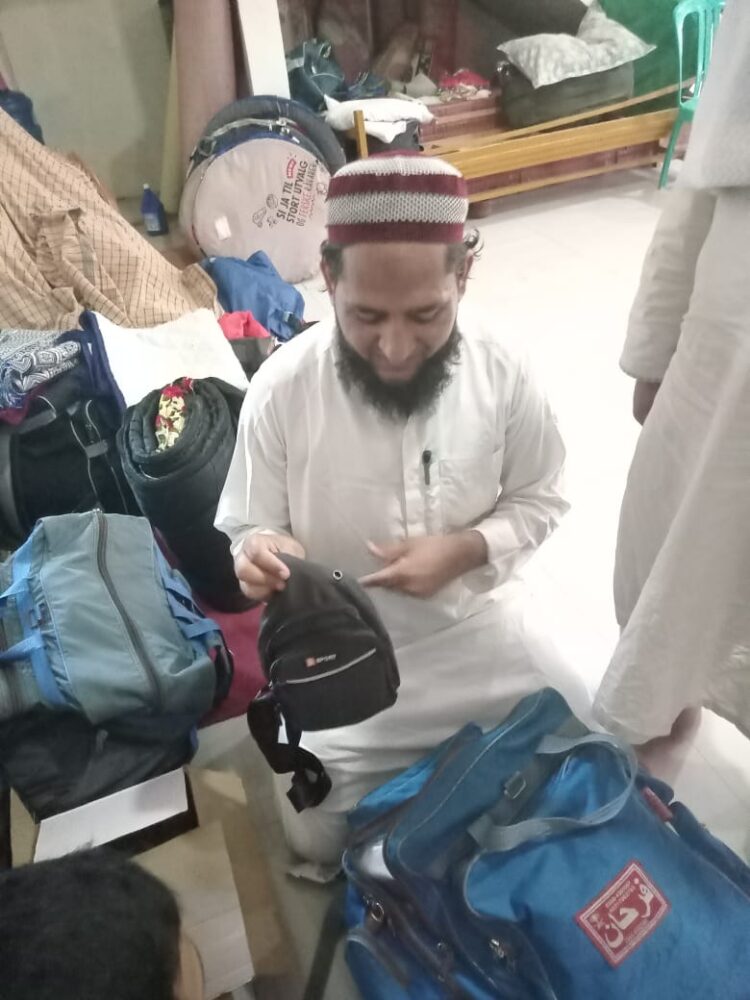 Polsek Padang Timur memeriksa WNA asal Pakistan yang menjadi korban pencurian di Padang. (Foto: Dok. Istimewa)