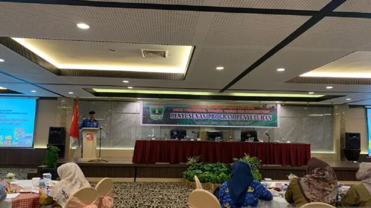 Optimalkan Produksi Hasil Pertanian, Sumbar Butuh 1.000 Penyuluh Lagi 1 Gubernur Sumbar Mahyeldi Ansarullah saat Rakor Program Penyusunan Penyuluh Pertanian (ANTARA/Mario Sofia Nasution)