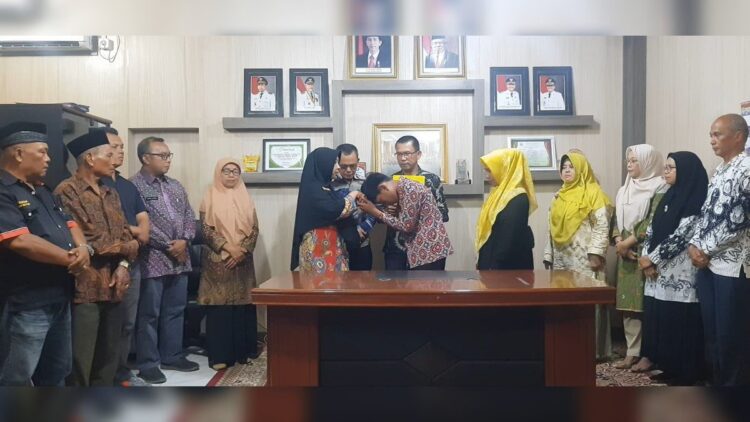 Permintaan maaf dari murid SD yang 'bacaruik' ke guru di Kabupaten Limapuluh Kota. (Foto: Dok. Istimewa)