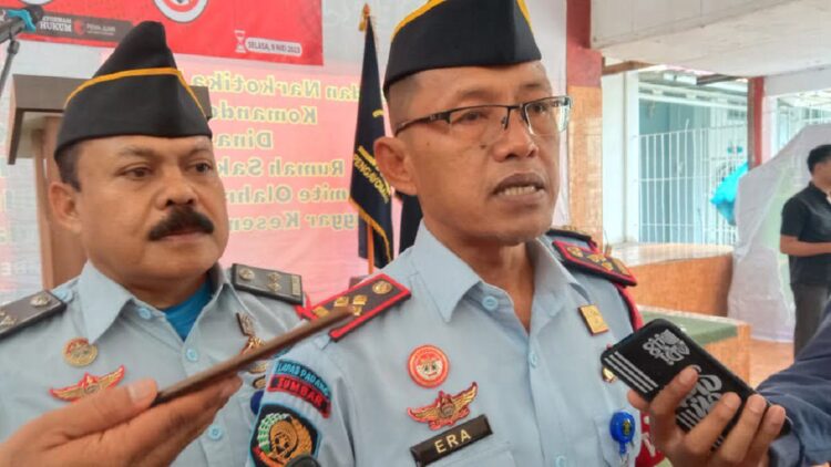 Kalapas Padang Berganti, Era Wiharto Ditarik ke Jakarta 1 Eks Kepala Lapas Kelas IIA Padang, Era Wiharto (kanan) pindah ke Kanwil Kemenkumham DKI Jakarta. (Foto: Dok. Muhammad Aidil)