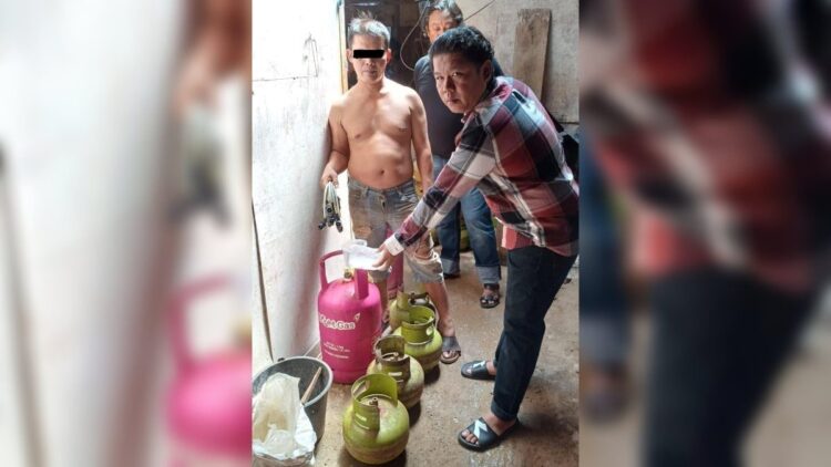 Polresta Padang menangkap seorang pelaku pengoplosan gas LPG. (Foto: Dok. Istimewa)