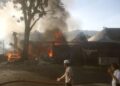 Satu Rumah, Tiga Motor dan Satu Mobil serta Empat Petak Kedai di Depan RSJ HB Saanin Padang Terbakar 2 Satu Rumah, Tiga Motor dan Satu Mobil serta Empat Petak Kedai di Depan RSJ HB Saanin Padang Terbakar