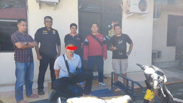 Pelaku pencurian dengan barang bukti satu unit becak motor. (Foto: Dok. Istimewa)