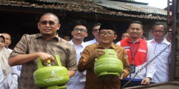 Atasi Kelangkaan Gas LPG 3 Kilogram di Padang, Andre Rosiade Sidak Operasi Pasar Pertamina