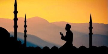 Doa Ketika Menjenguk Orang Sakit 7 ilustrasi muslim berdoa. (dok. istimewa)