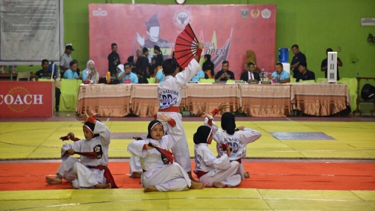 Kejuaraan Pencak Silat di Semen Padang Ciptakan Atlet Penyumbang Medali 1 Aksi pesilat di Semen Padang Open 2023. (dok. Humas Semen Padang)