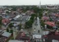 Padang Terkepung Banjir, Ini Sejumlah Kawasan Terdampak Parah 3 Pantauan kawasan terdampak banjir di Padang dari udara. (dok. tangkapan layar video drone Aris Wokey)