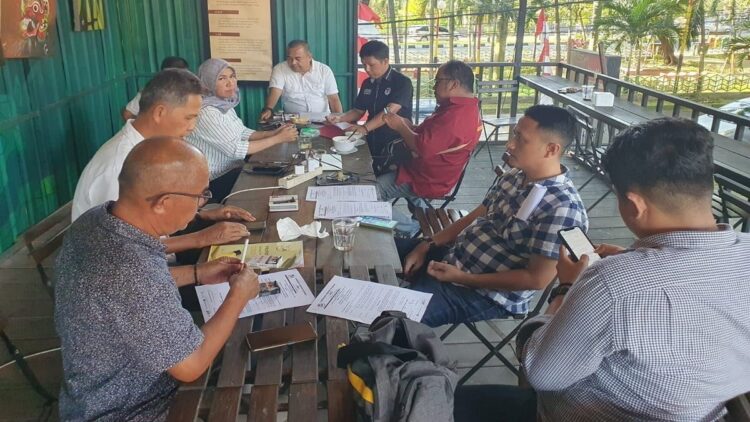 JPS Masuk Desa hingga Festival Mars Sumbar Jadi Fokus Para Pemred di 2023 1 Rapat pengurus baru Jaringan Pemred Sumbar (JPS). (dok. istimewa)