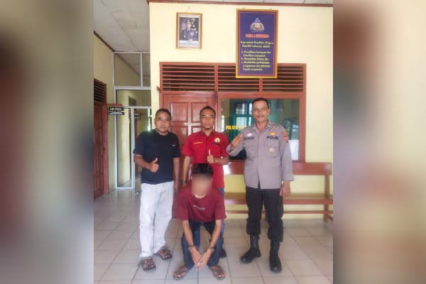 Polisi Tangkap Pria Buron yang Mencuri di Toko Aksesoris Motor Pessel 1 Buronan pencurian di toko aksesoris kendaraan ditangkap pada Rabu (26/7/2023) sore. (Foto: Dok. Polres Pessel)