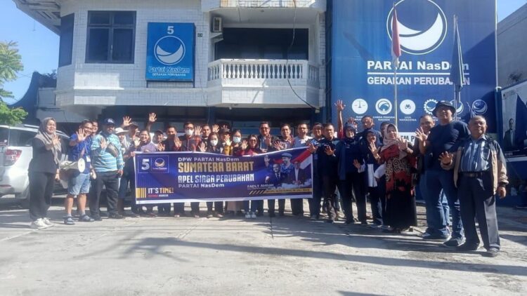 Seribuan Kader NasDem Sumbar Bergerak ke Gelora Bung Karno, Ada Apa? 1 Kader NasDem Sumbar berangkat menuju Jakarta menggunakan puluhan bus. (dok. istimewa)