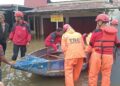 Tim TRC Semen Padang bantu korban banjir di dua kawasan. (dok. Humas)