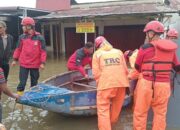 TRC Semen Padang Evakuasi Korban Banjir di Dua Wilayah Terdampak