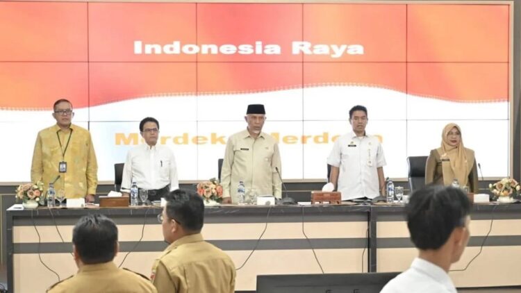 Gubernur Sumbar, Mahyeldi memimpin rapat TPID di Padang, Selasa (22/8). Ia meminta TPID mengantisipasi fenomena El Nino. (ANTARA/HO-Biro Adpim Sumbar)