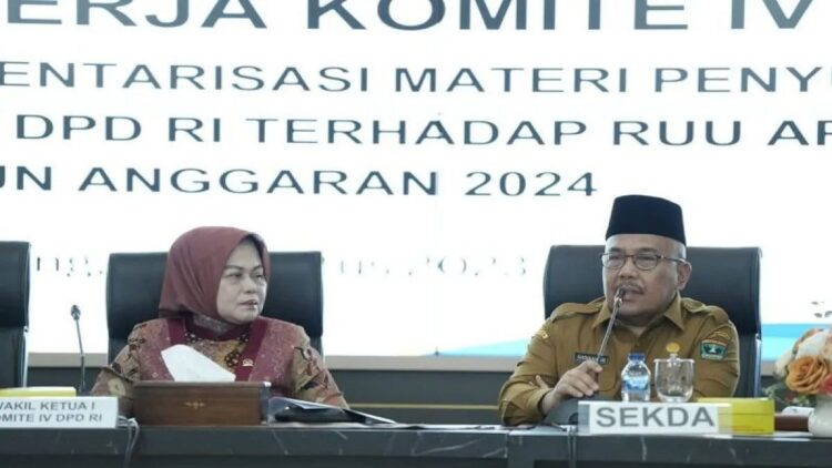 Sekda Sumbar, Hansastri menyambut Kunjungan Kerja Komite IV DPD RI. (ANTARA/HO-Biro Adpim Sumbar)
