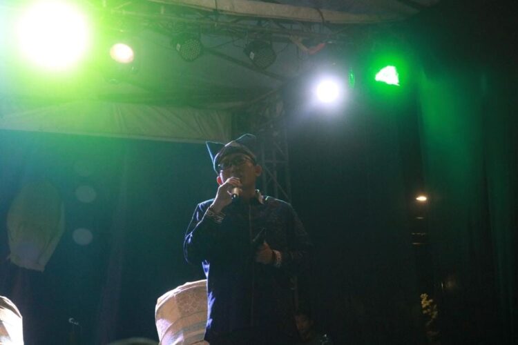 Wali Kota Padang, Hendri Septa meresmikan "Galanggang" di lapangan Tugu Apeksi, Balaikota Aie Pacah, Sabtu (5/8/2023) malam. (Foto: Dok. Diskominfo Padang)