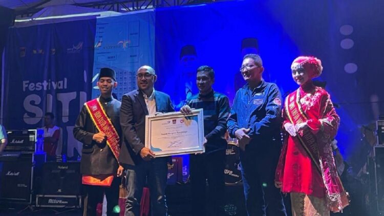 FIFGROUP Peduli Stunting Serahkan Sumbangan CSR Rp300 Juta untuk Kota Padang 1 FIFGROUP serahkan bantuan untuk stunting di Kota Padang. (dok. istimewa)