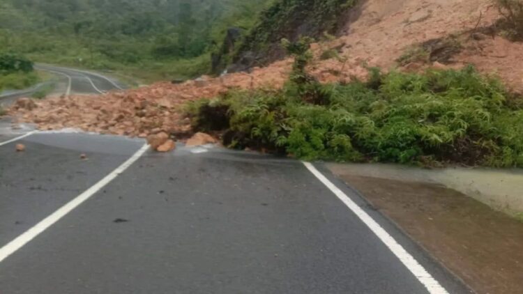 Lokasi banjir dan tanah longsor di kawasan Tarusan, Painan. (ANTARA/HO-Dsikominfo)