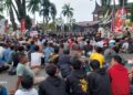 Tuntutan yang Sama, Ratusan Warga Air Bangis Pasbar Lanjutkan Aksi Demo ke Kantor Gubernur