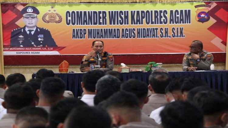 Anggota Terlibat Narkotika, Ini Sanksi dari Kapolres Agam 1 Kapolres Agam AKBP Muhammad Agus Hidayat memberikan arahan kepada anggota, Rabu (2/8/2023). Dok Humas Polres Agam